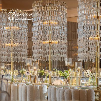 Pietra centrale del matrimonio Candelabro d'oro Fiore con catene di cristallo